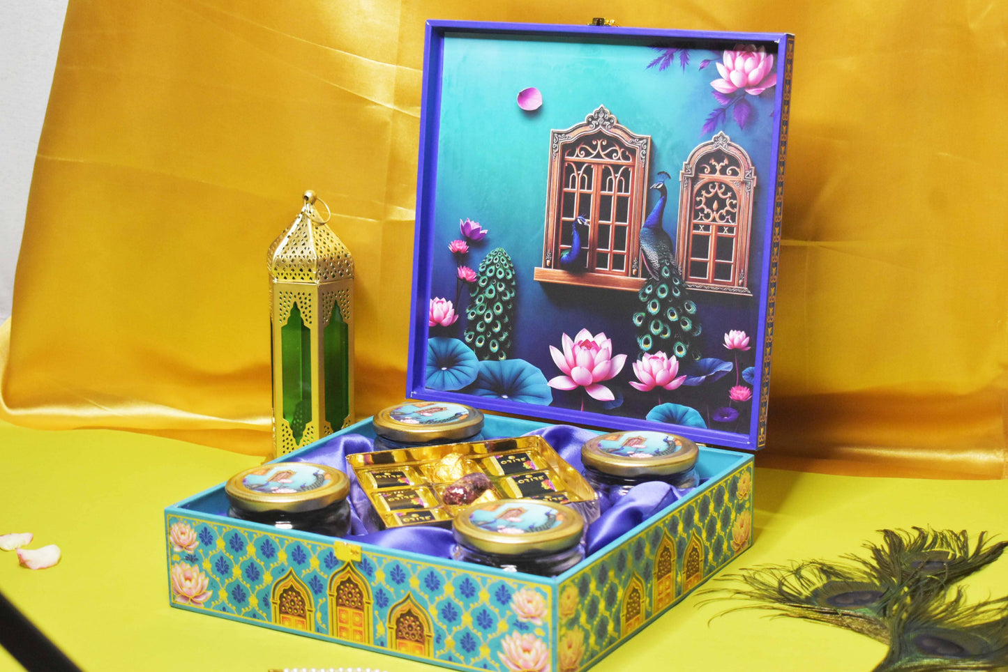 Regal Peacock Hamper OFH005